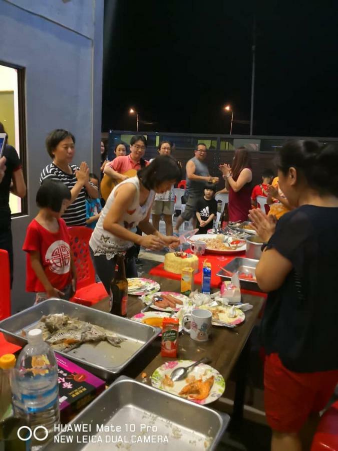 I Love U Bnb 爱乐游民宿 步行5 分钟到码头 Semporna Extérieur photo