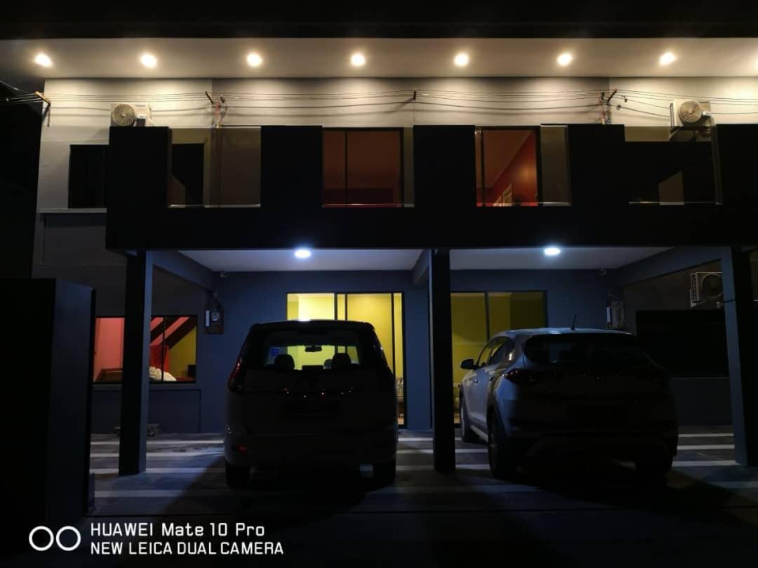 I Love U Bnb 爱乐游民宿 步行5 分钟到码头 Semporna Extérieur photo